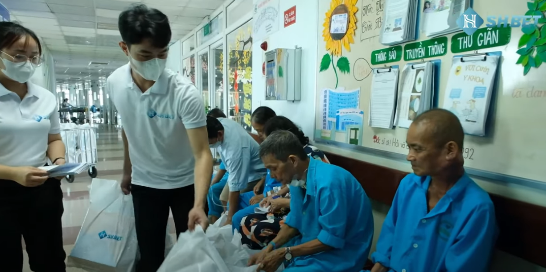 Chia Sẻ Yêu Thương Tại Bệnh Viện